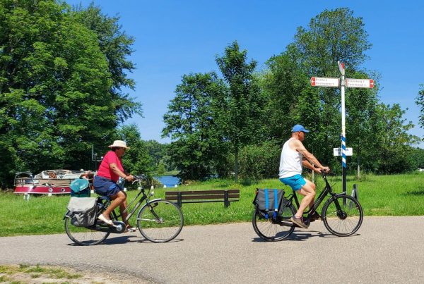 fietsers fietspad brielse meer voorne putten min scaled e1655738387994
