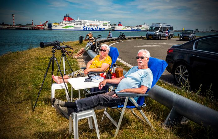 AD: Van heinde en verre komen mensen naar de Nieuwe Waterweg: “Het is machtig mooi hier”